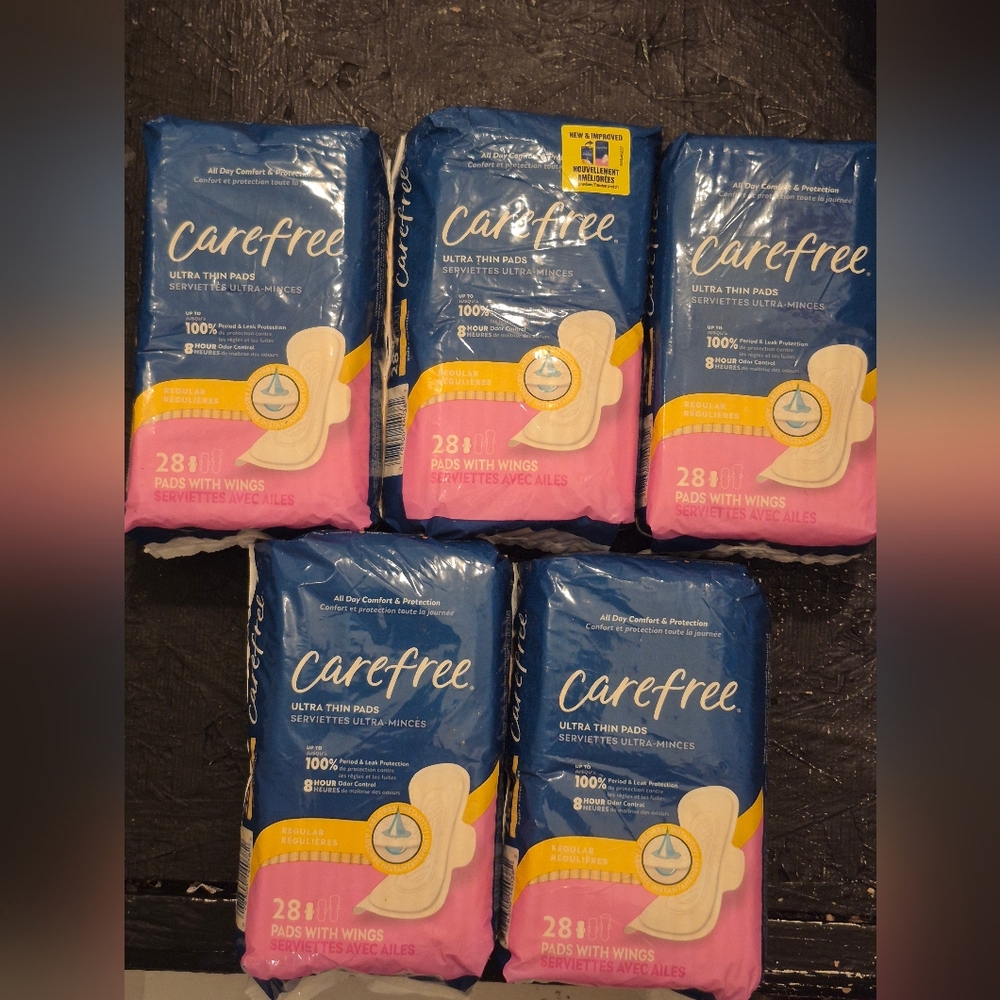 Lot Of 5 New Packs Of Carefree Regular Flow Ultra Thin Pads with Wings. 28ct X5